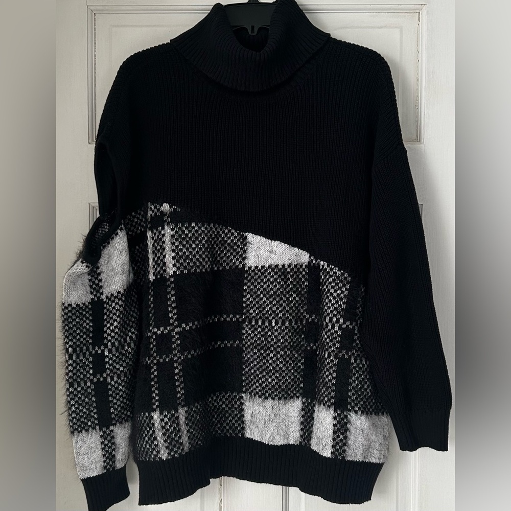 Unique Bar III Plaid Combo Oversized Turtleneck Cut-out Sleeve Size L